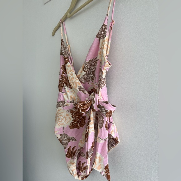 NWOT XS Amuse Society Floral Pink One Piece Swimsuit with bow and open back - Picture 2 of 5